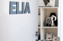 Carica l'immagine nel visualizzatore di Gallery, Lettere in Legno Azzurre con Stelle