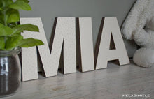 Carica l'immagine nel visualizzatore di Gallery, Lettere in Legno Beige con Pois