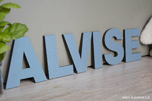 Carica l'immagine nel visualizzatore di Gallery, Lettere in Legno Azzurre con Stelle