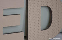 Carica l'immagine nel visualizzatore di Gallery, Lettere in Legno Tortora con Pois