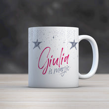 Carica l&#39;immagine nel visualizzatore di Gallery, Mug &quot;Is Magic&quot; personalizzata con nome
